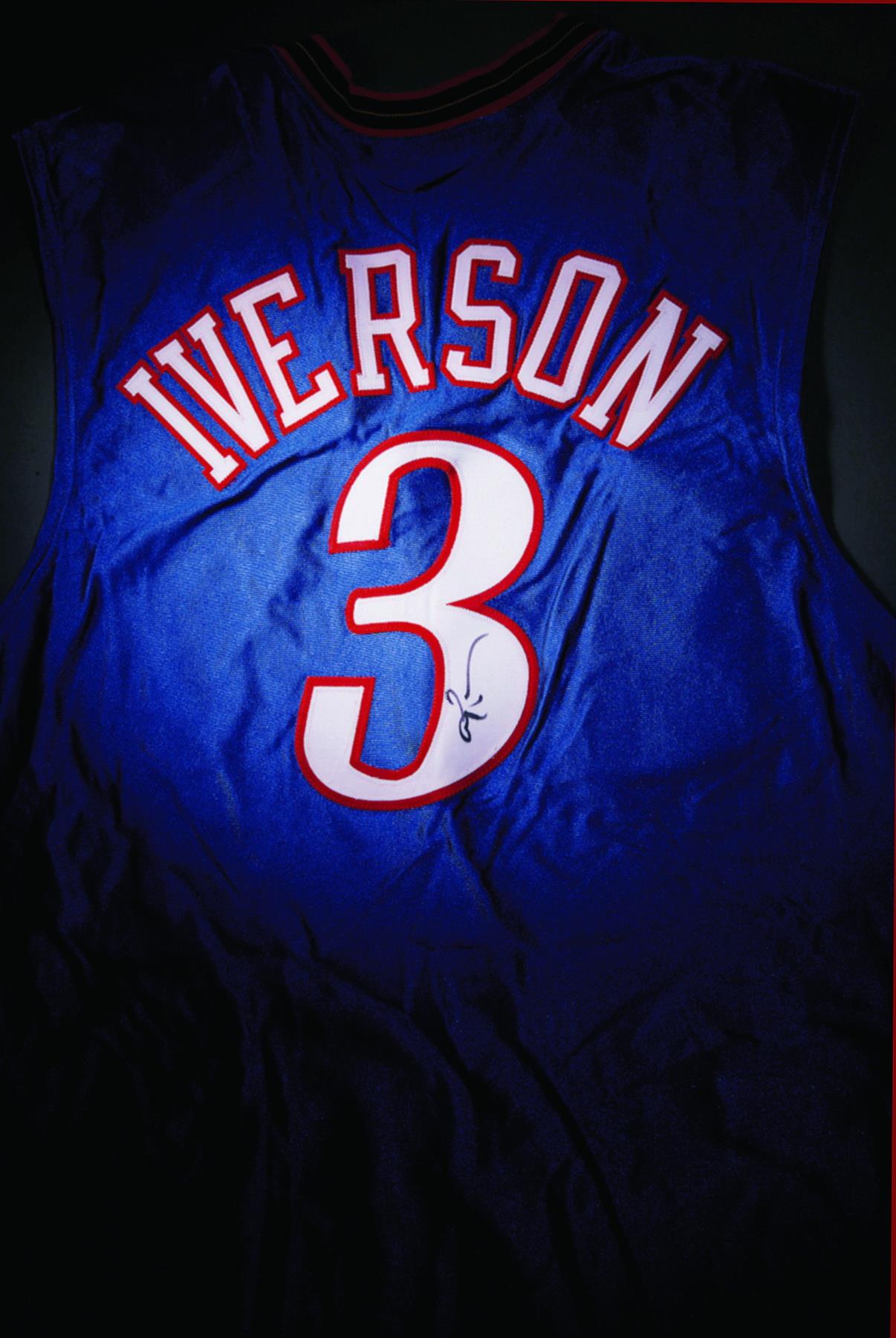 阿伦·艾弗森亲笔签名 01-02赛季费城76人第二客场球衣,game used版本